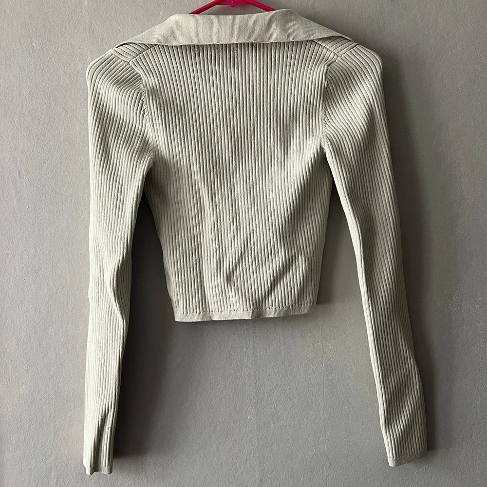 Aritzia Babaton Sculpt Knit Long Sleeve Off White Polo Size Small - Picture 6 of 7